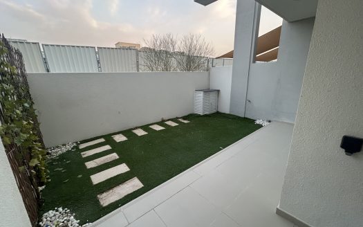 Close to Park| Vacant| Landscape Garden